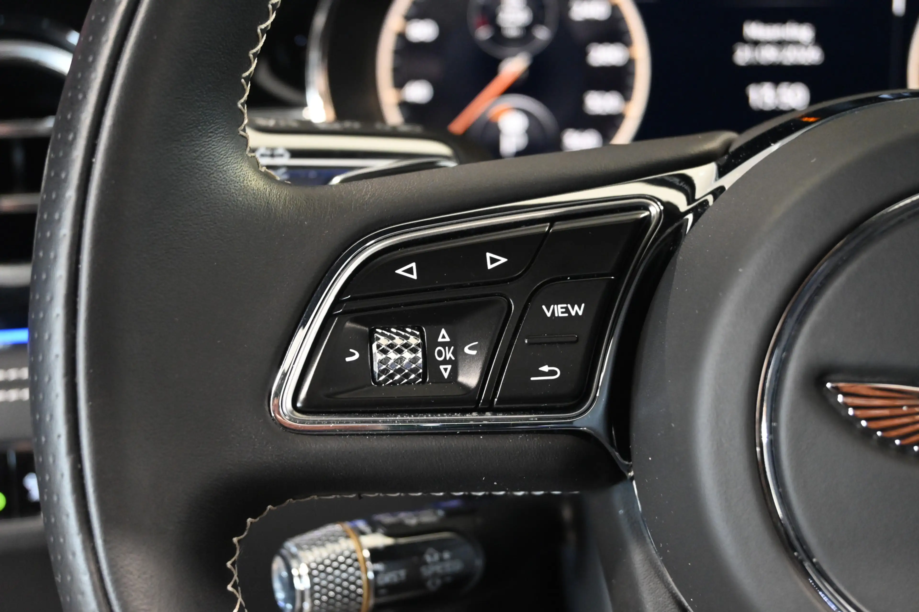 Bentley Flying Spur 6.0 W12 — photo 31