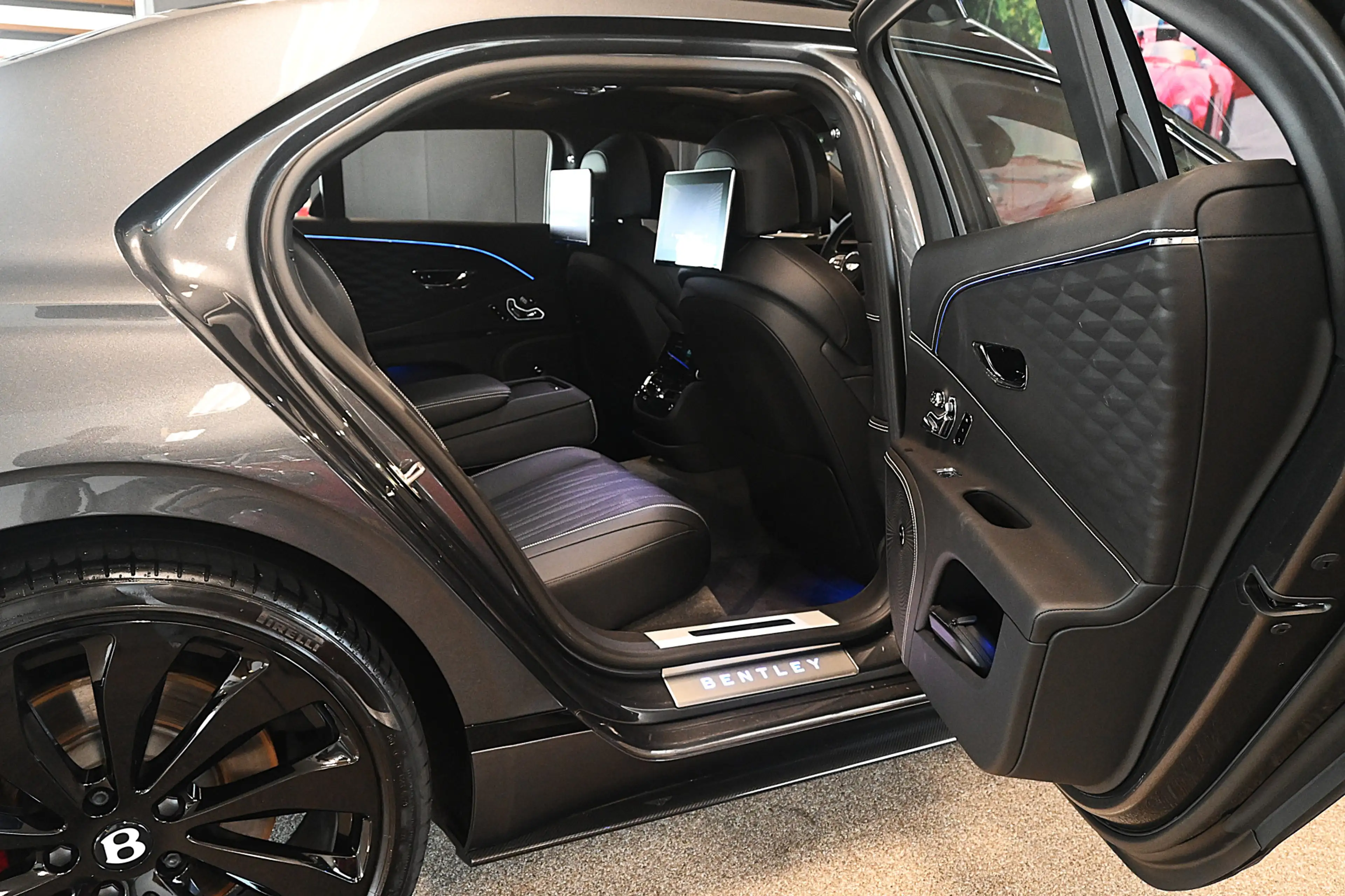 Bentley Flying Spur 6.0 W12 — photo 43
