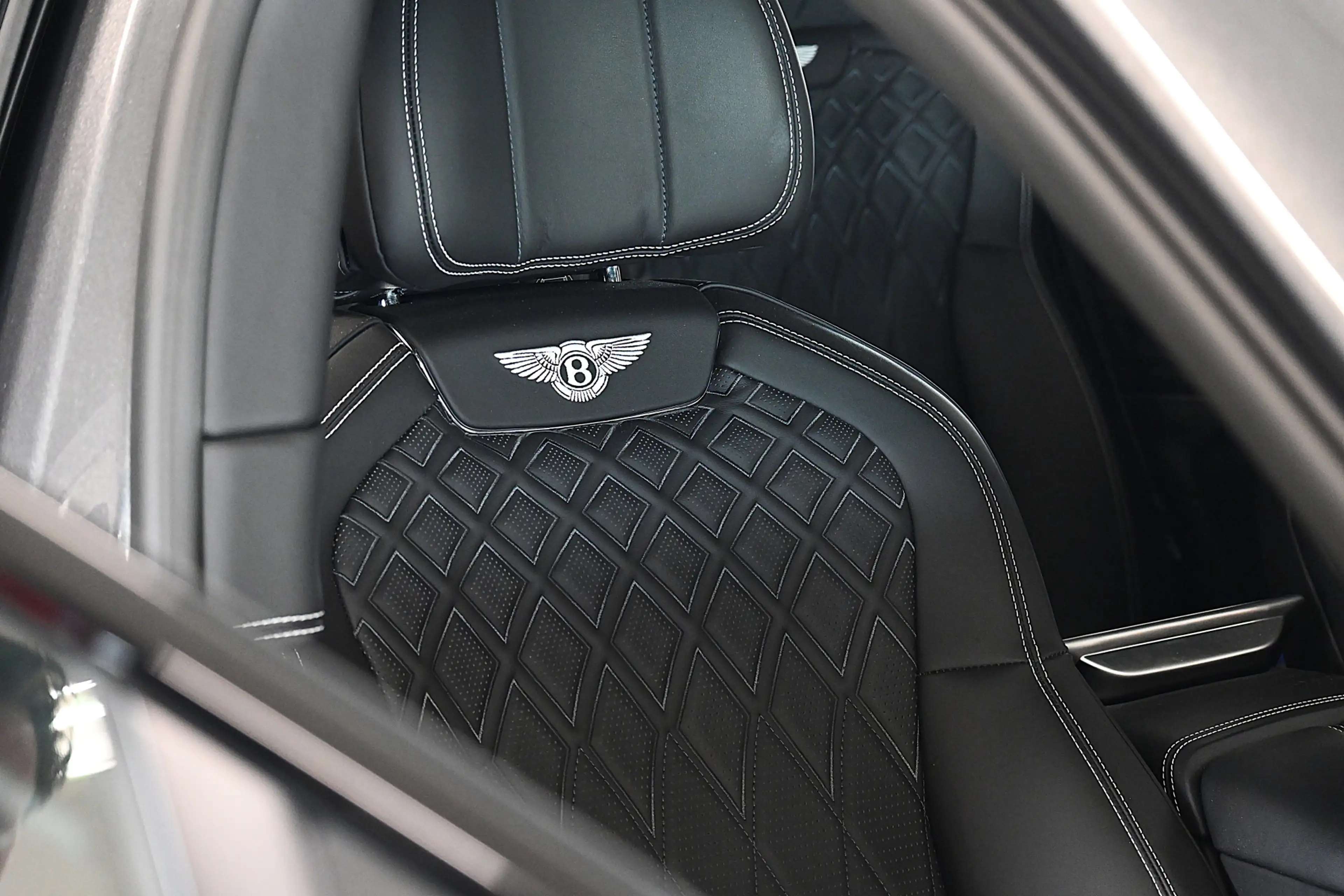 Bentley Flying Spur 6.0 W12 — photo 18
