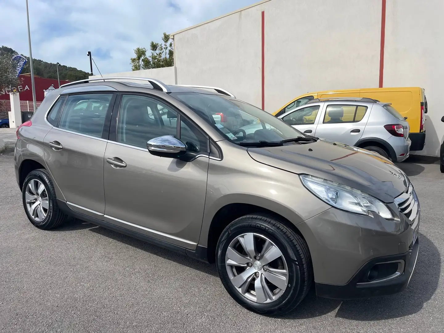 Peugeot 2008 1.6 BlueHDi 120ch Allure S\u0026amp;S Beige - 1