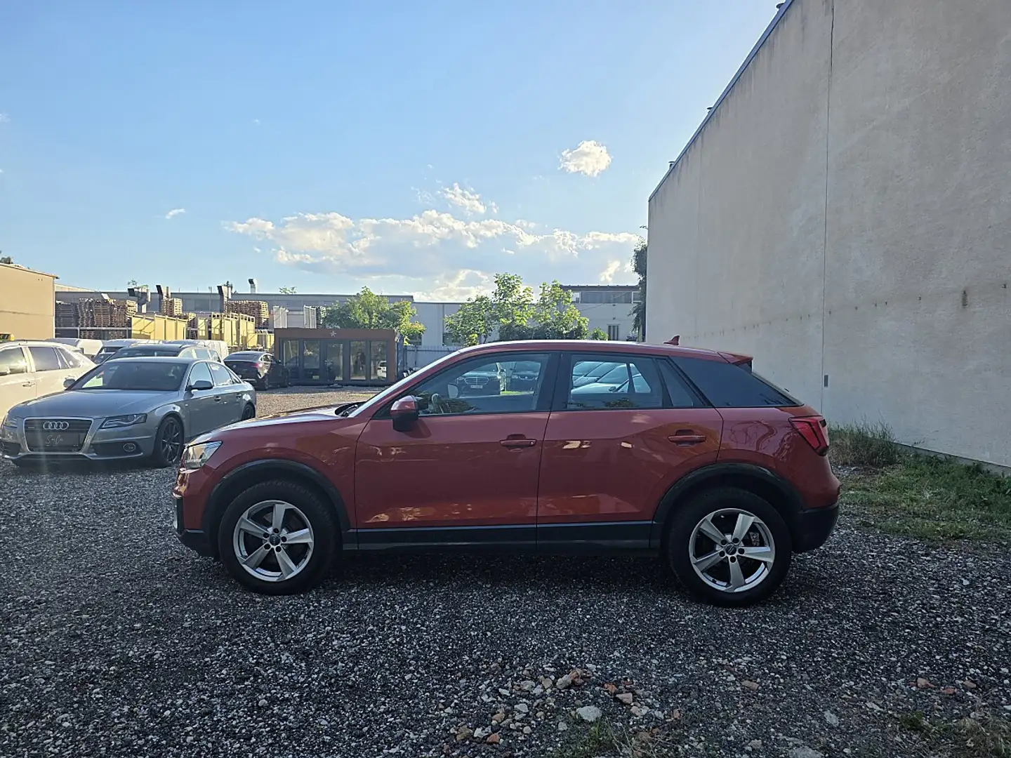 Audi Q2 1,6 TDI S-tronic LED Sitzheizung Einparkhilfe Orange - 2
