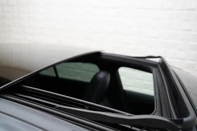 Mercedes-Benz 250 view 10