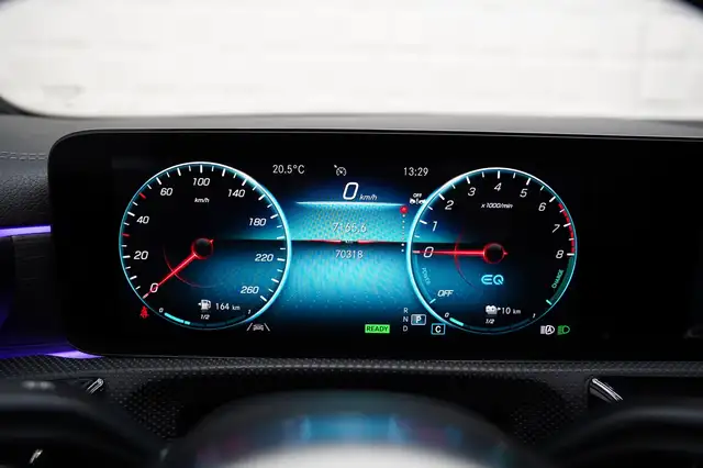 Mercedes-Benz 250 view 13