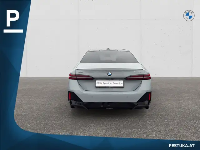 BMW 5 Series view 5