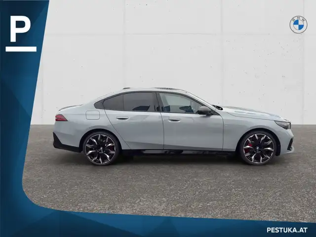 BMW 5 Series view 3