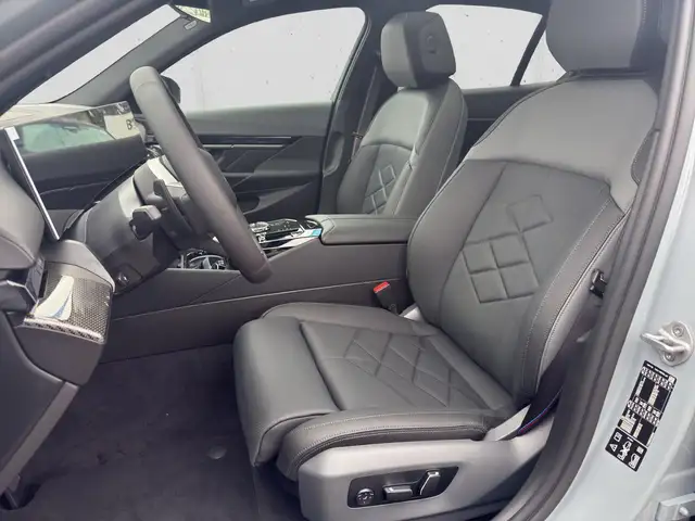 BMW 5 Series view 8