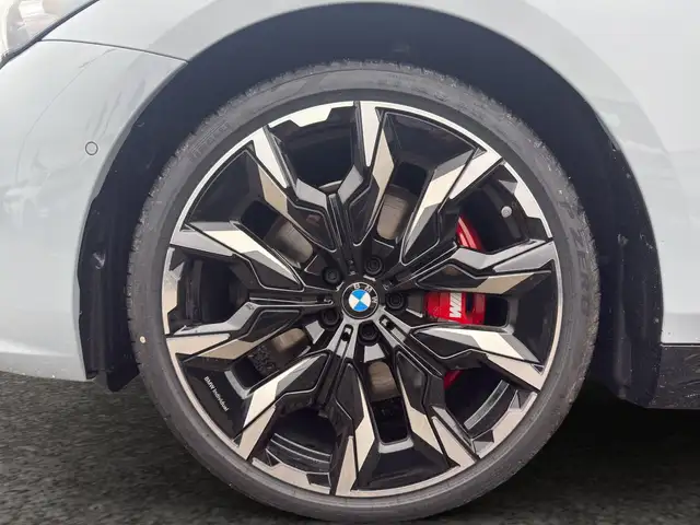 BMW 5 Series view 7