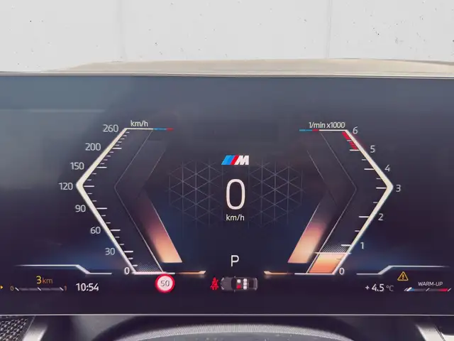 BMW 5 Series view 10