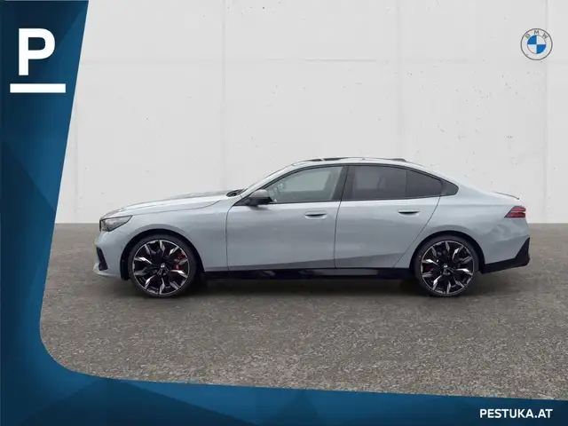 BMW 5 Series view 6