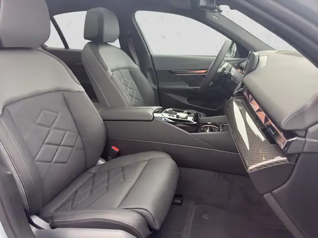 BMW 5 Series view 15