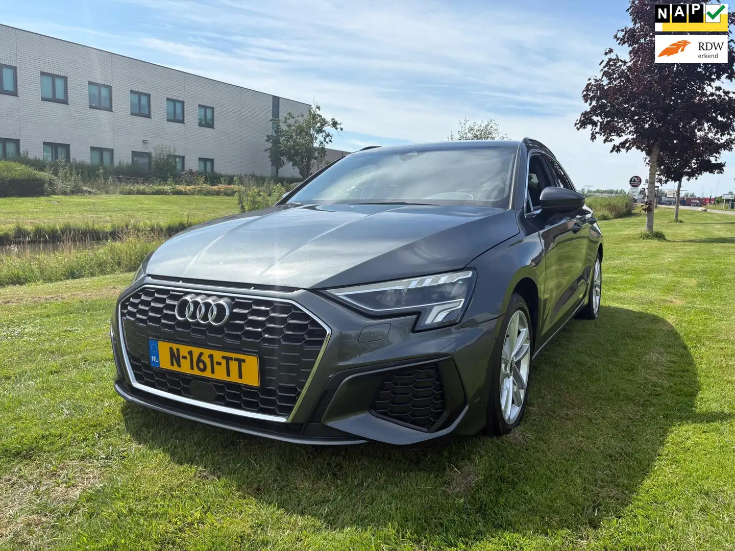 Audi A3 Sportback 2022 * 30 TFSI S edition * AUTOMAAT * 35 Grijs - 1