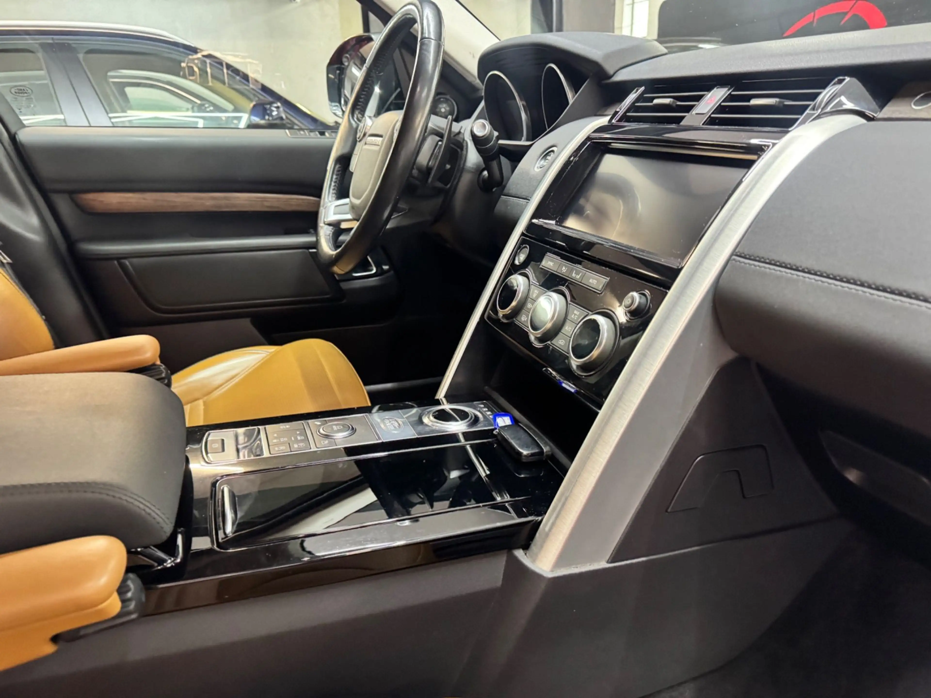Land Rover Discovery 5 2,0 SD4 HSE Luxury Aut. — photo 8