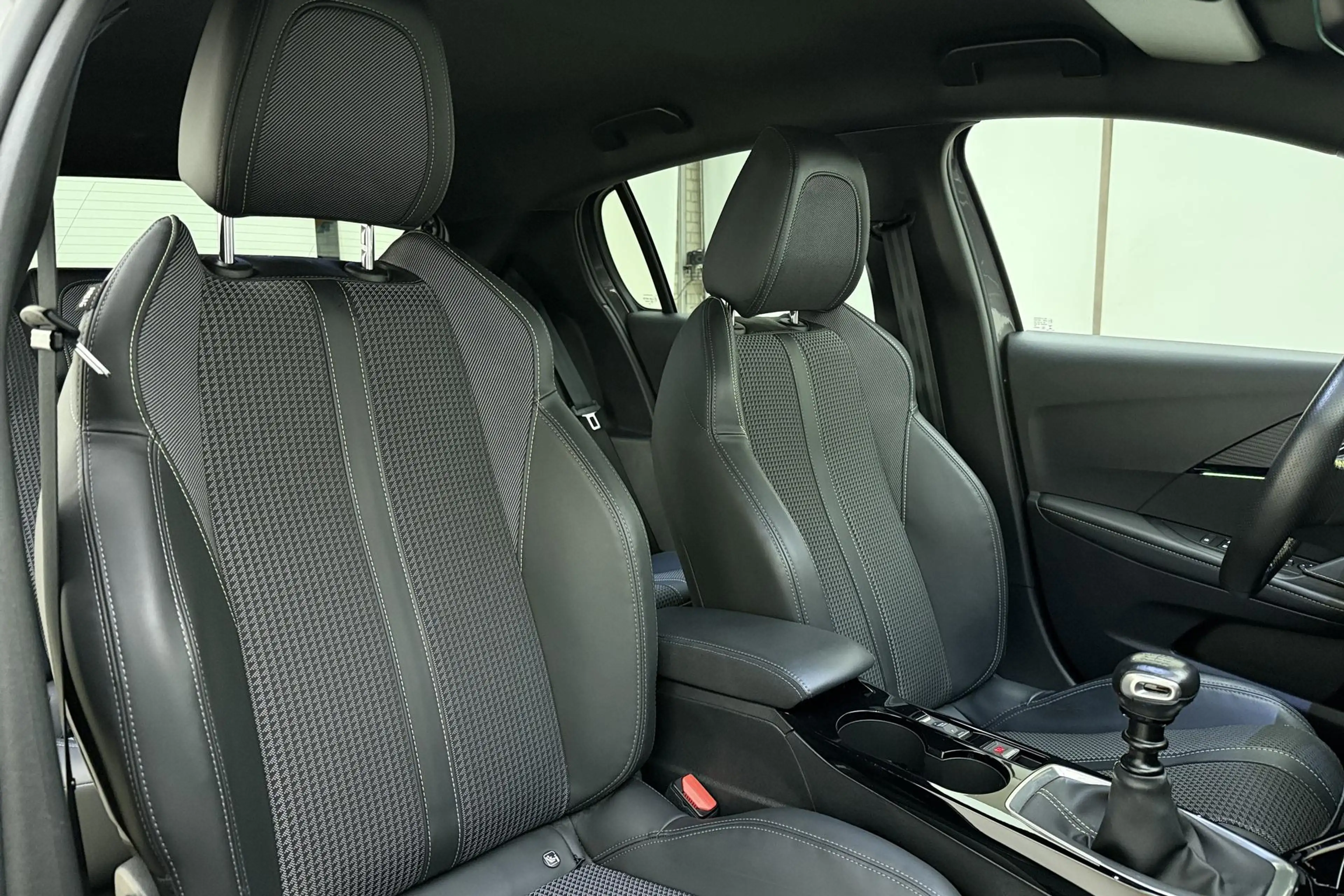 Peugeot 208 1.2T 100pk GT 3D-Cockpit l Keyless l | Achteruitri — photo 13