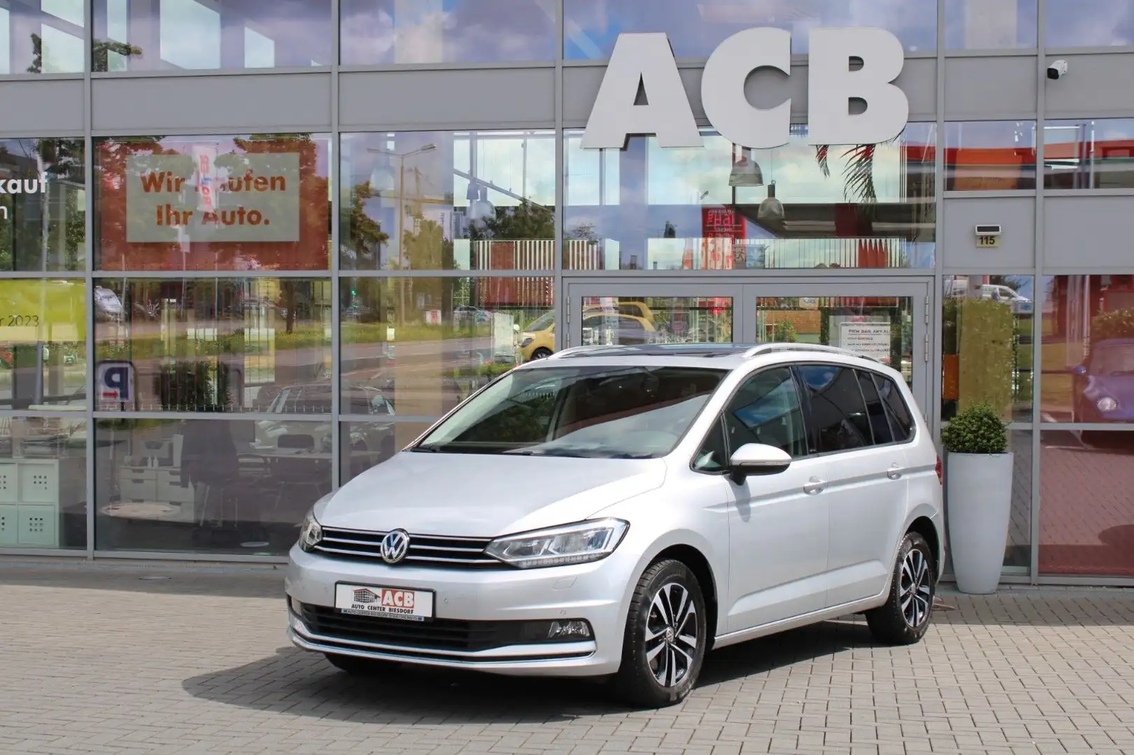 Volkswagen Touran 1.5 TSI DSG United LED Pano Navi DAB RFK Silber - 1