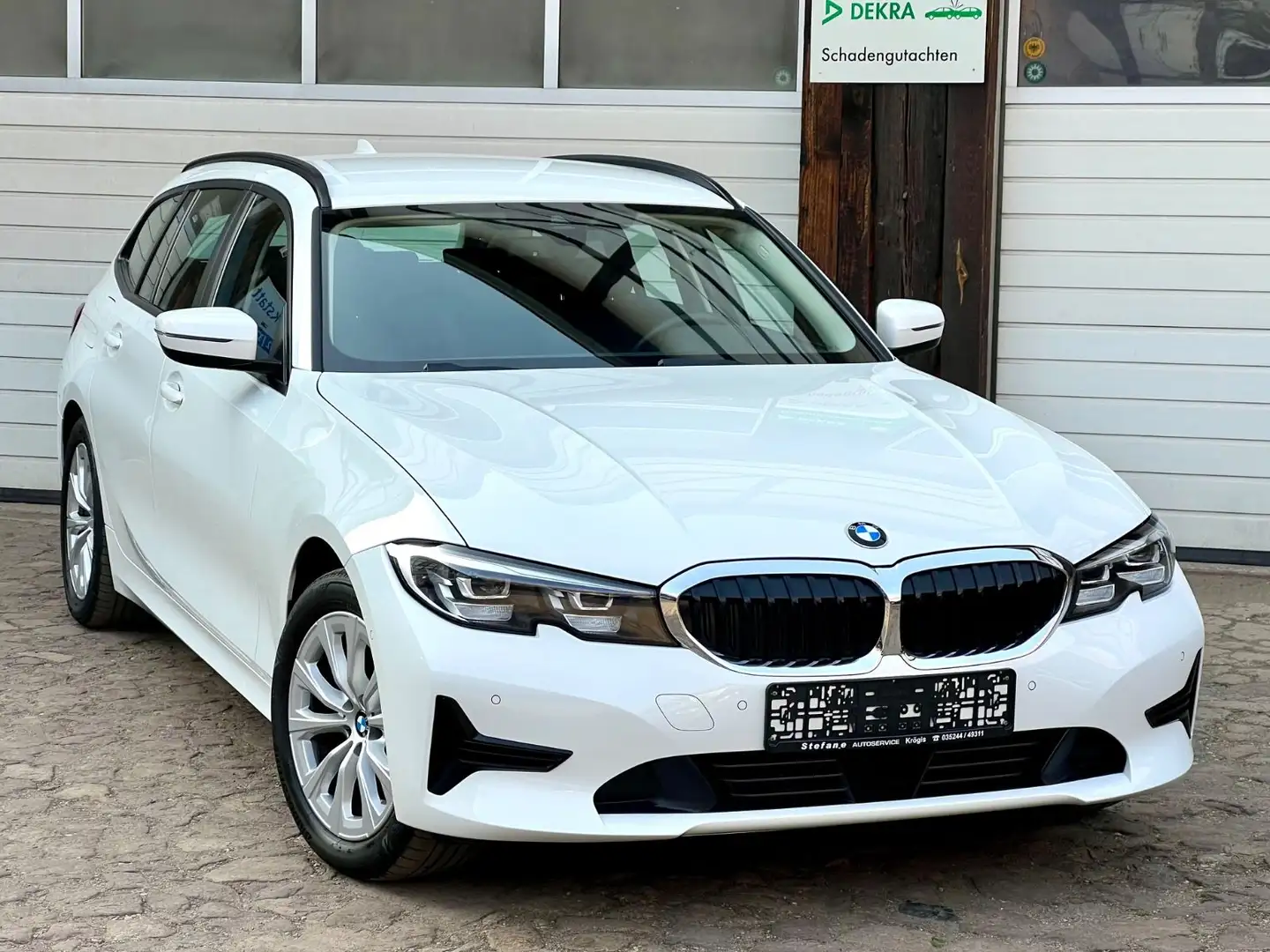 BMW 318 d Touring Advantage AHK  LED Weiß - 2