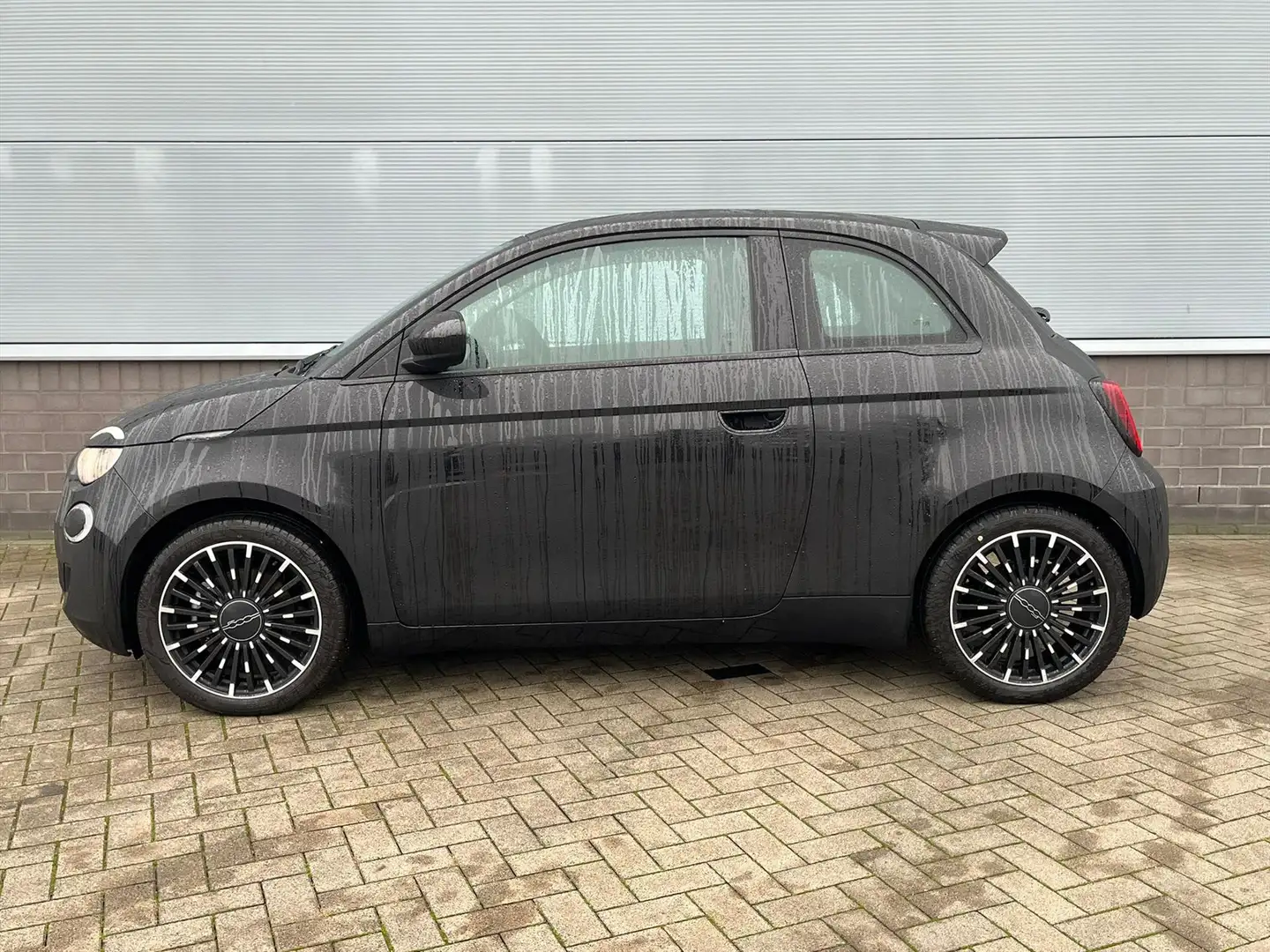 Fiat 500e 42 kWh 118 pk Icon I 94% SOH I Panoramadak I Winte Schwarz - 2