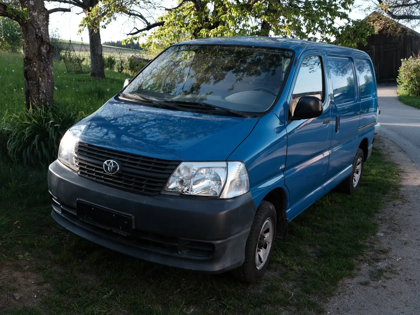 Toyota Hiace Kék - 1
