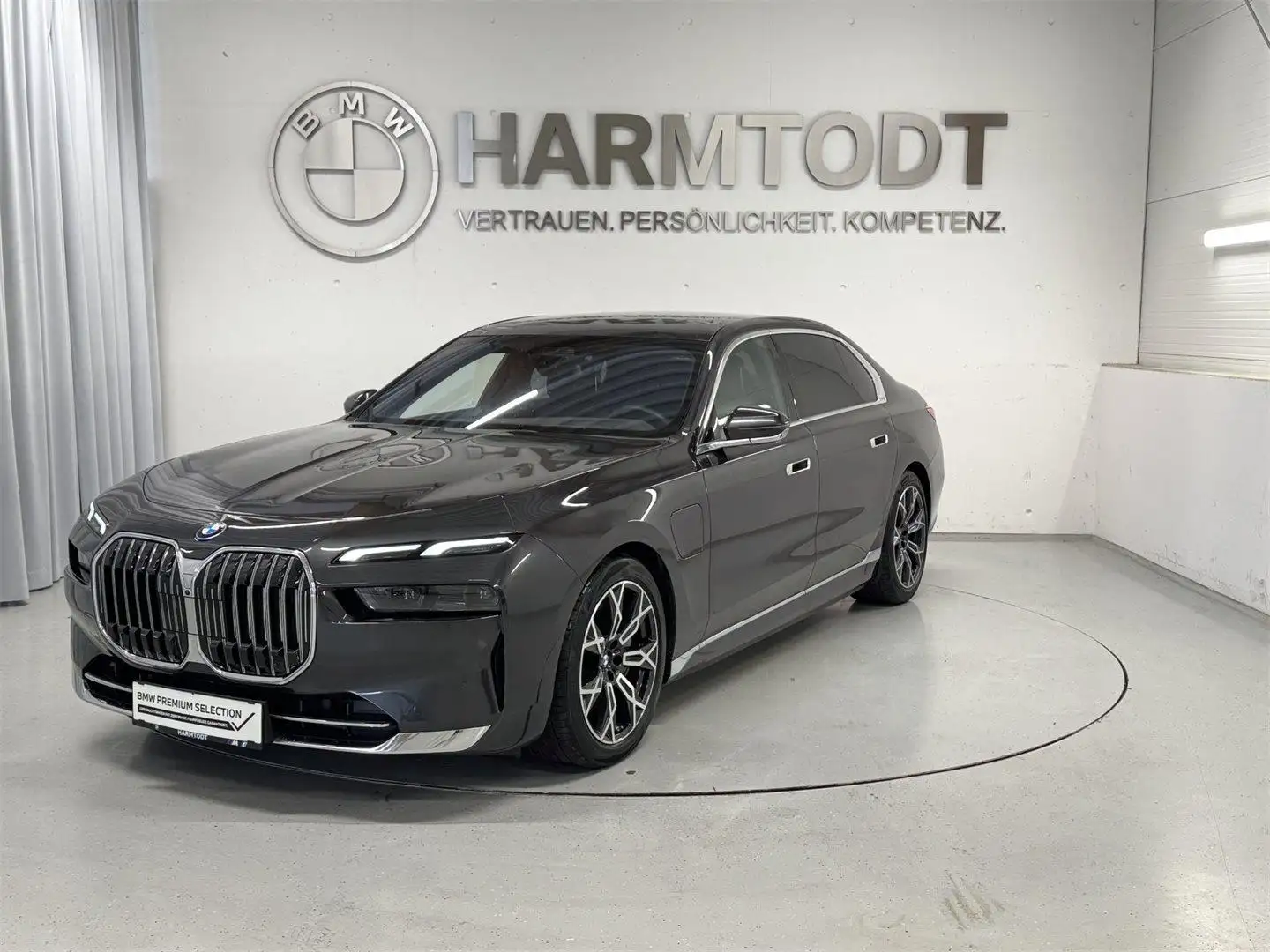 BMW 750 e xDrive Grau - 1