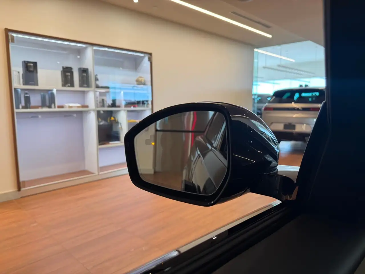 Land Rover Range Rover Velar снимка Land Rover Range Rover Velar