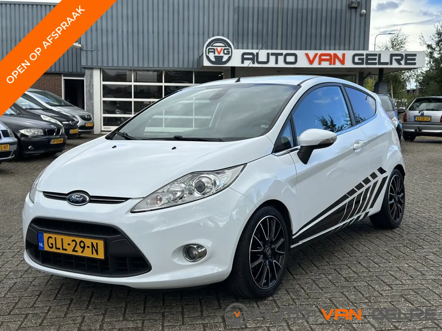Ford Fiesta 1.4 Titanium 97pk*Stoelvw*Clima*Sport Velgen Wit - 1
