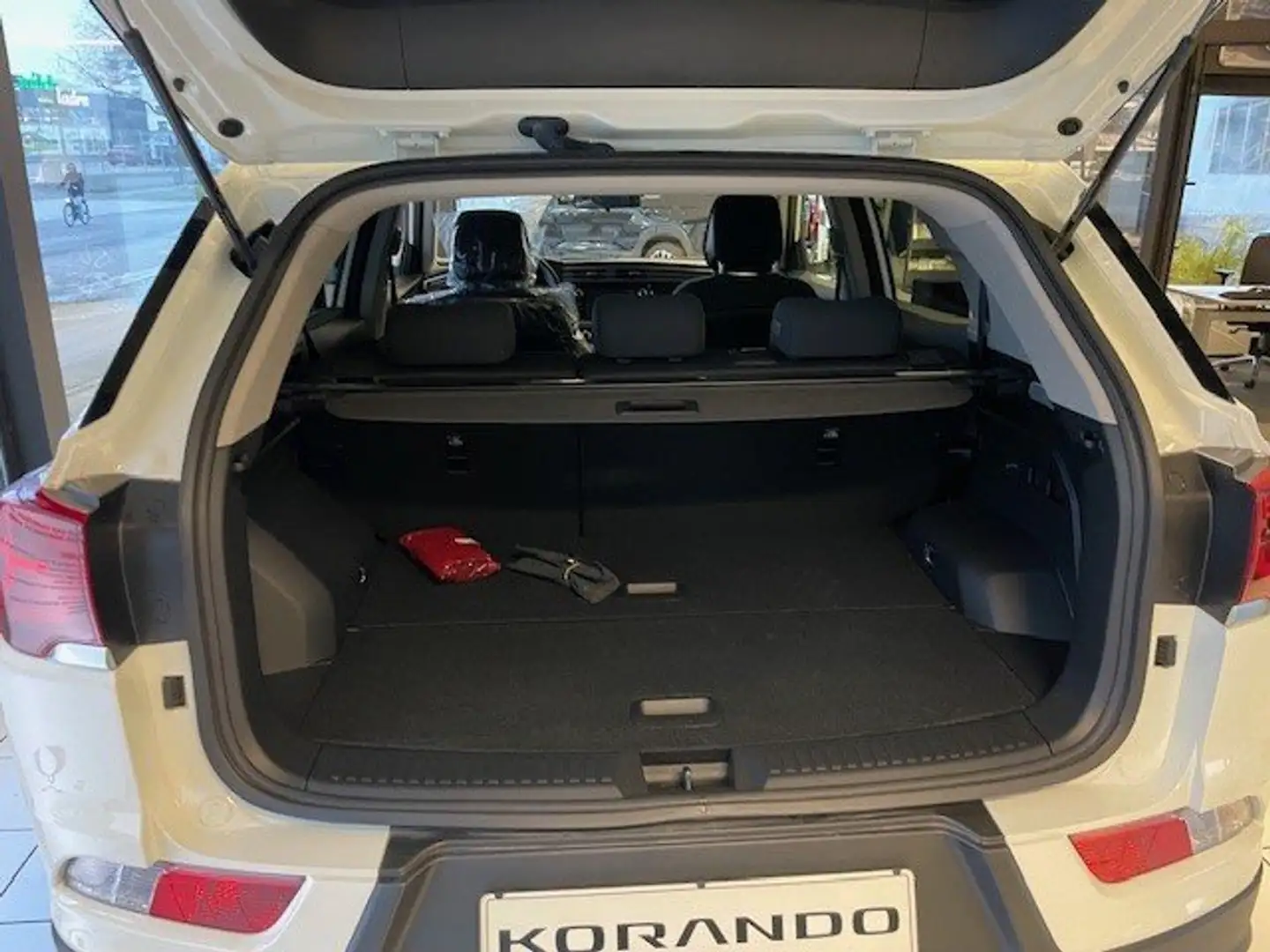 KGM Korando Spezial Plus 2WD /6AT Blanco - 1