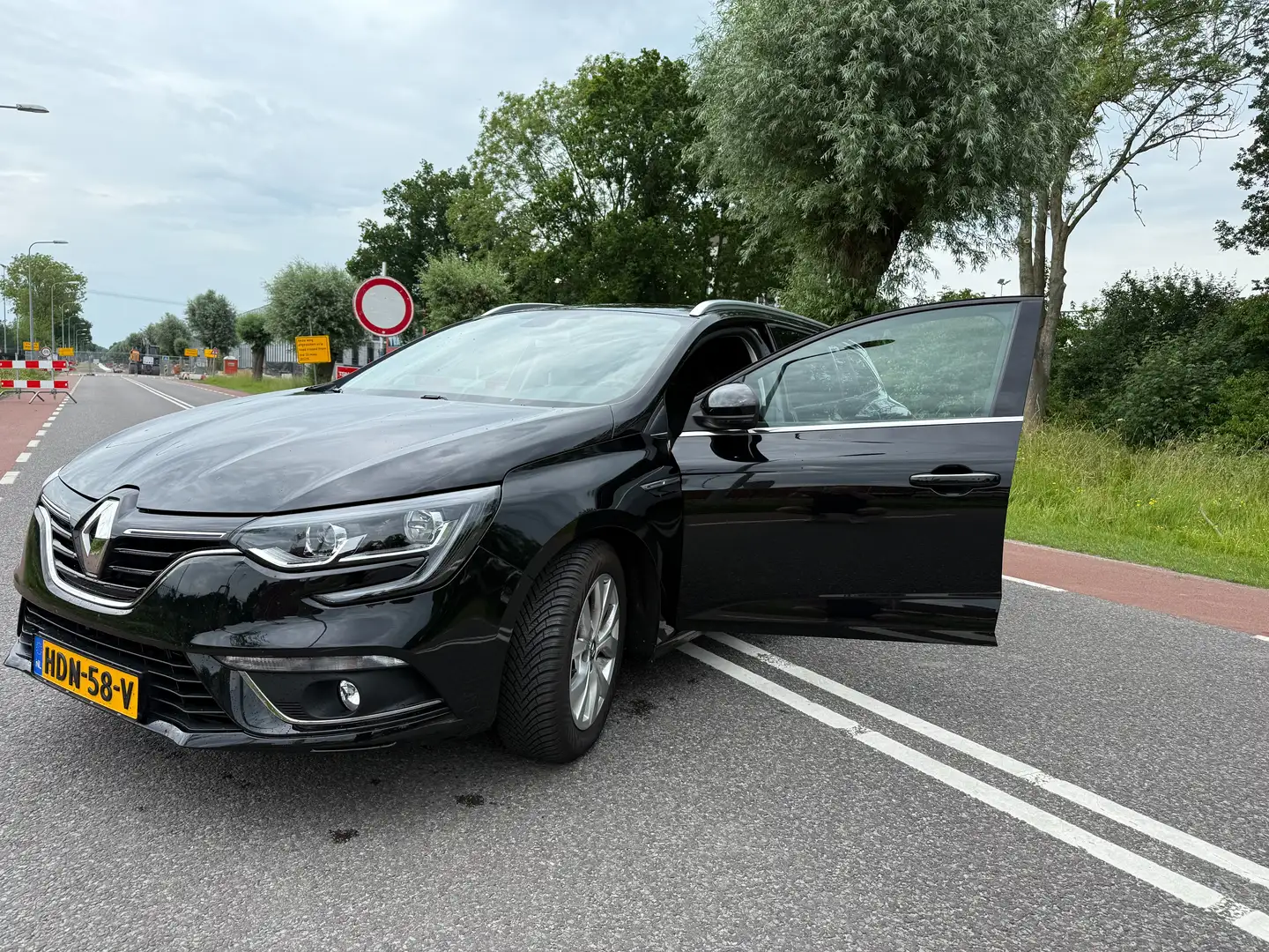 Renault Megane 1.3 TCe Limited Station Zwart - 1