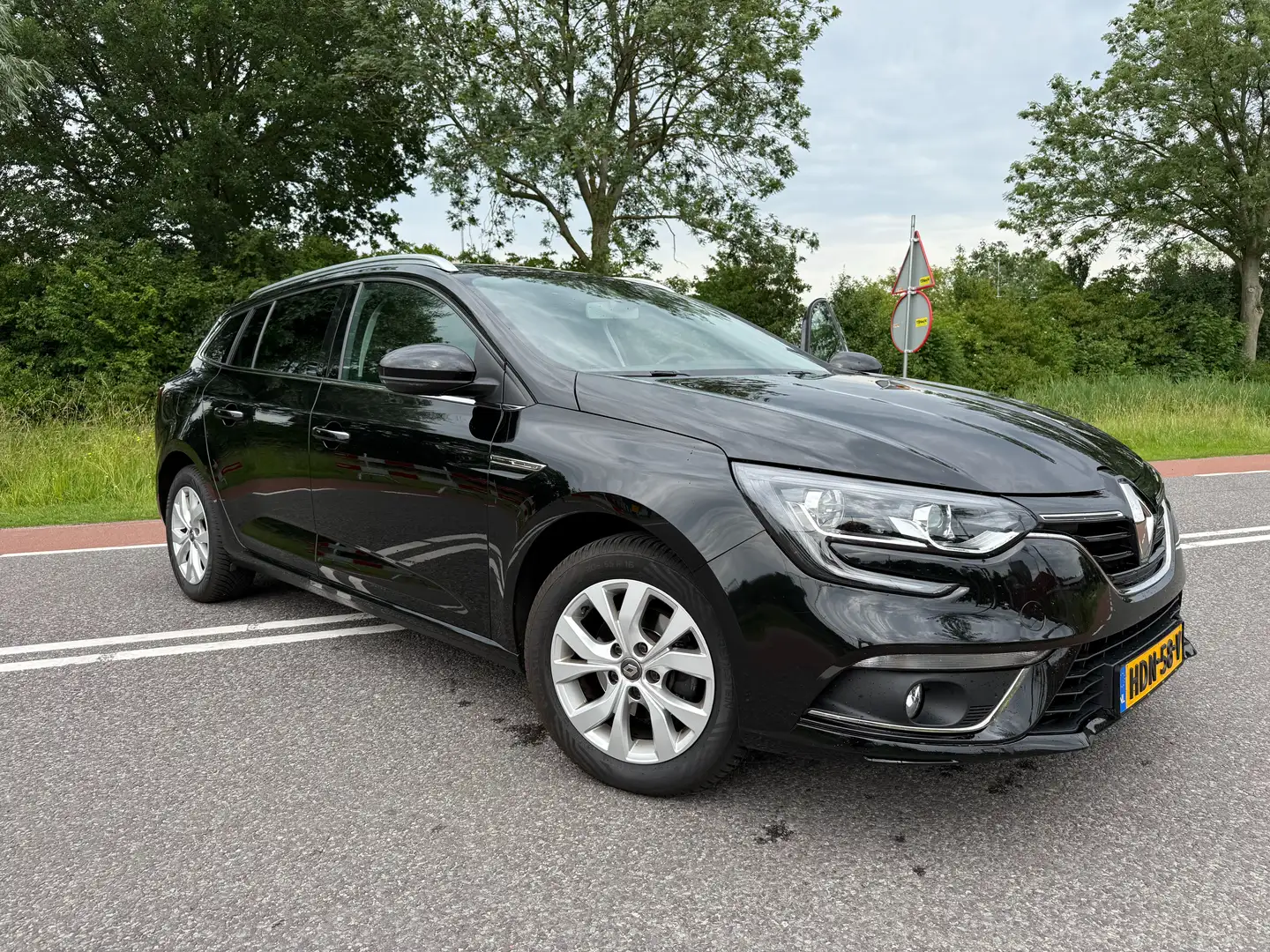 Renault Megane 1.3 TCe Limited Station Zwart - 2