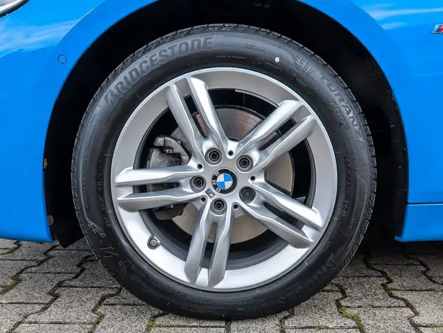 BMW 2 Series view 4