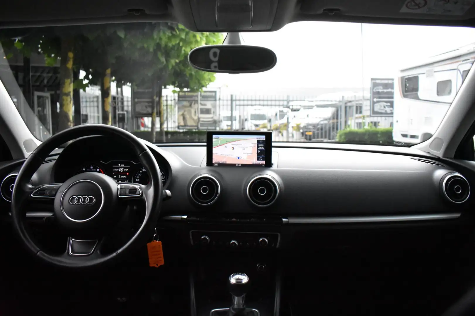 Audi A3 Sportback 1.2 TFSI AMBITION, NAVI, STOELVERWARMING Zwart - 2