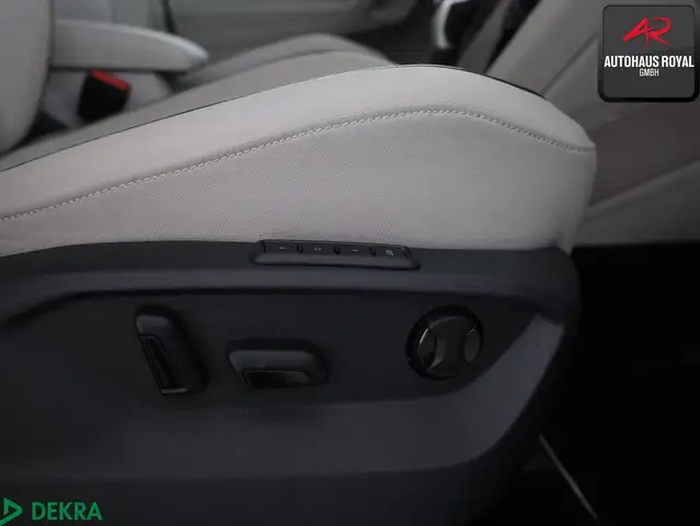 Volkswagen Tiguan view 12