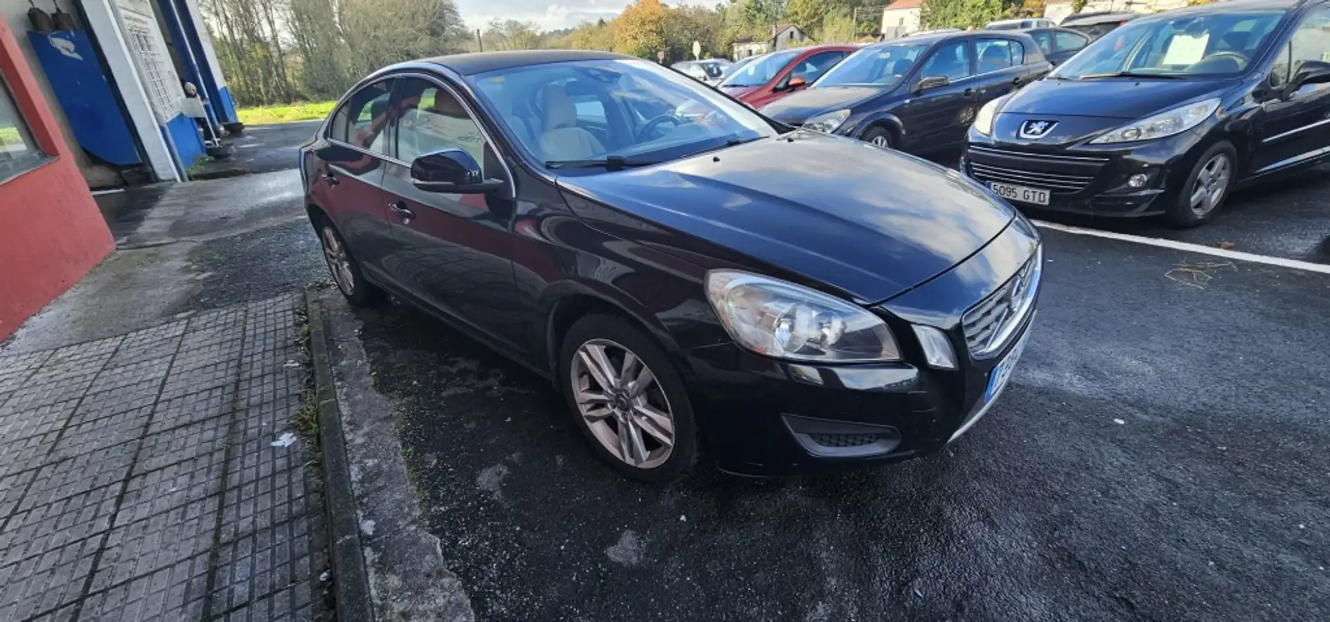 Volvo S60 D3 R-Design Schwarz - 2