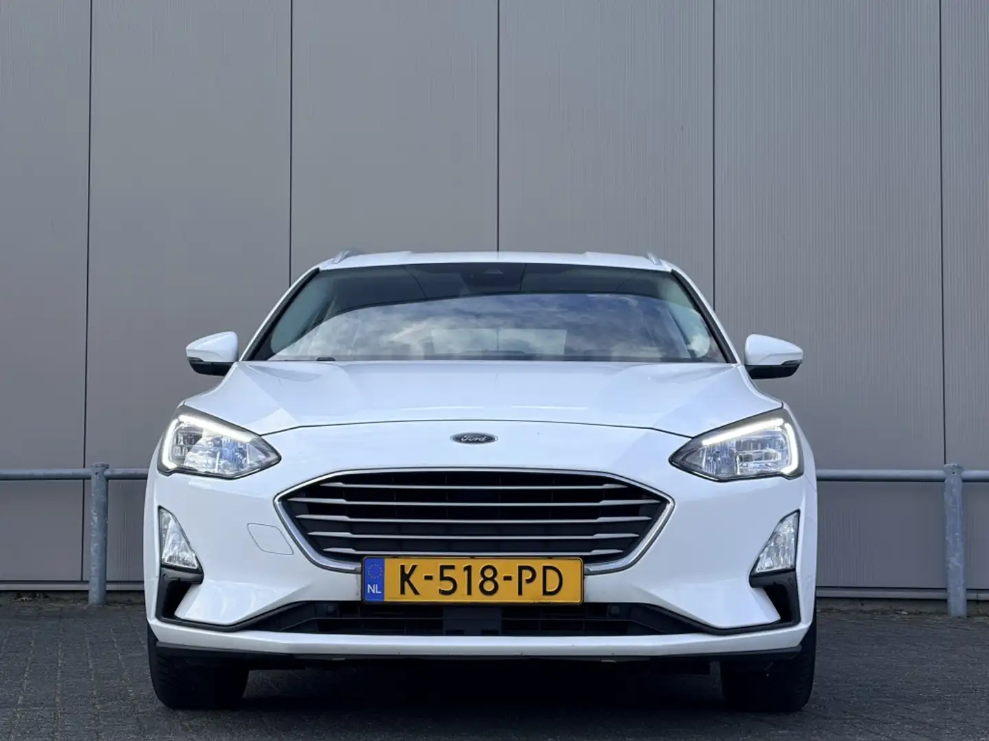 Ford Focus Wagon 1.0 - navi - camera - nap! - airco - cruise Weiß - 2