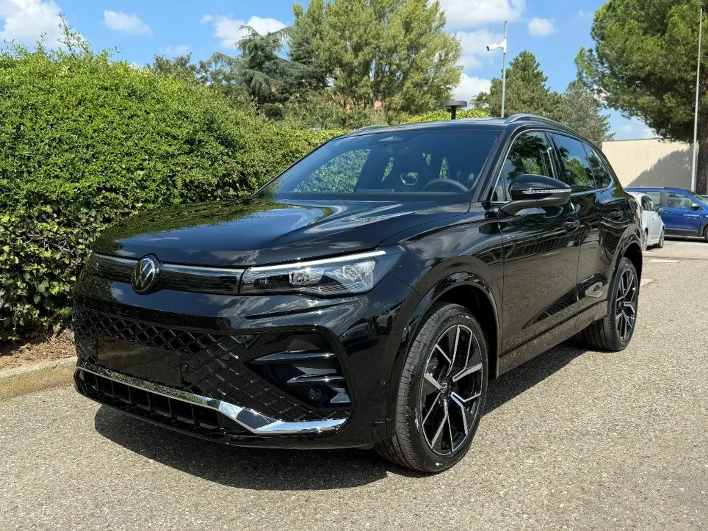 Volkswagen Tiguan 2.0 TDI 193 CV DSG 4MOTION R-Line Plus KM0 - TETTO Nero - 2