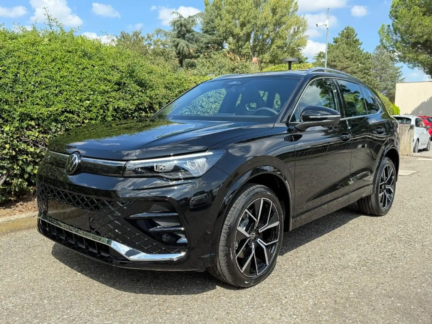 Volkswagen Tiguan 2.0 TDI 193 CV DSG 4MOTION R-Line Plus KM0 - TETTO Nero - 1