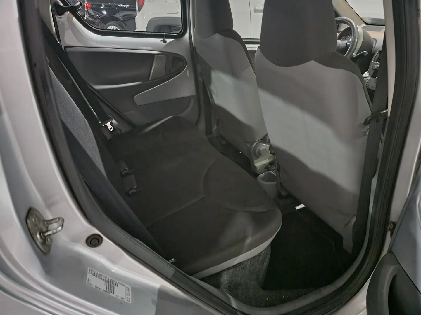 Toyota Aygo 1.0 12V VVT-i 5 porte Now Grigio - 2