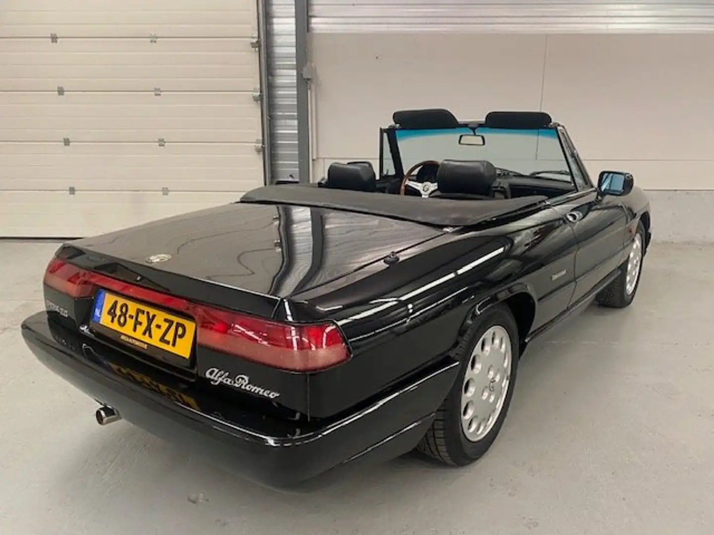 Alfa Romeo Spider 2.0 Schwarz - 2