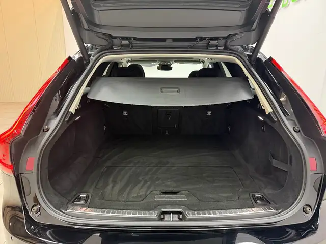 Volvo V90 view 10
