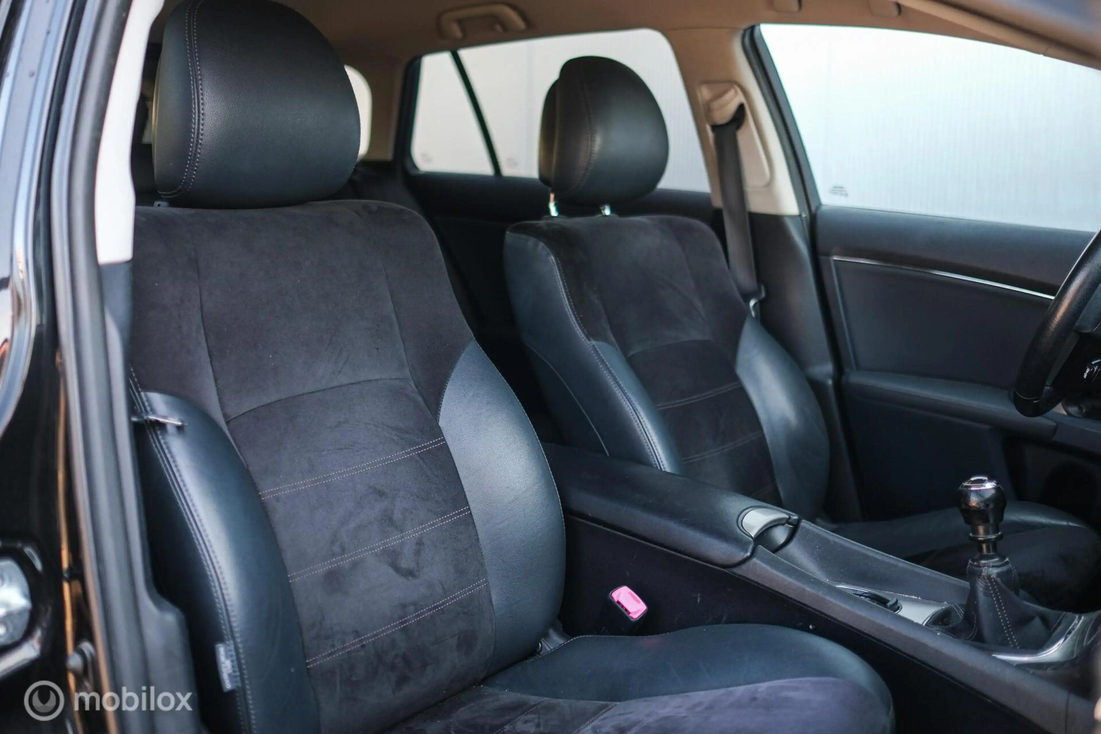 Toyota Avensis 1.8 VVTi Business | Camera | Trekhaak | Leder alca — photo 16
