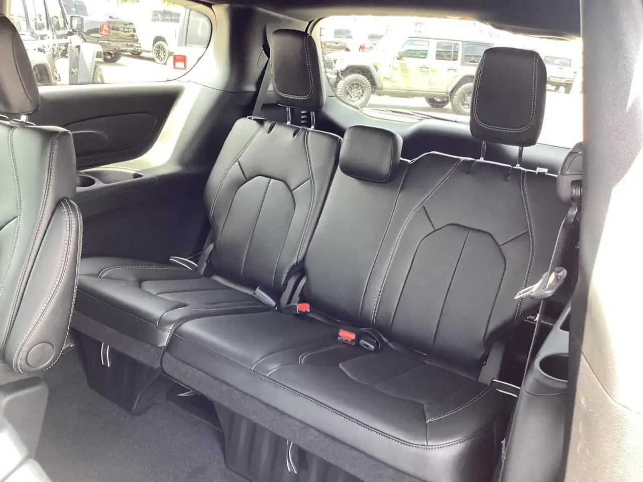 Chrysler Grand Caravan снимка Chrysler Grand Caravan