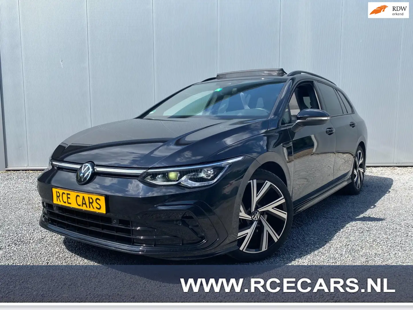 Volkswagen Golf Variant R-Line 1.5 eTSI 150 PK DSG|Panorama|LED Matrix IQ Zwart - 1