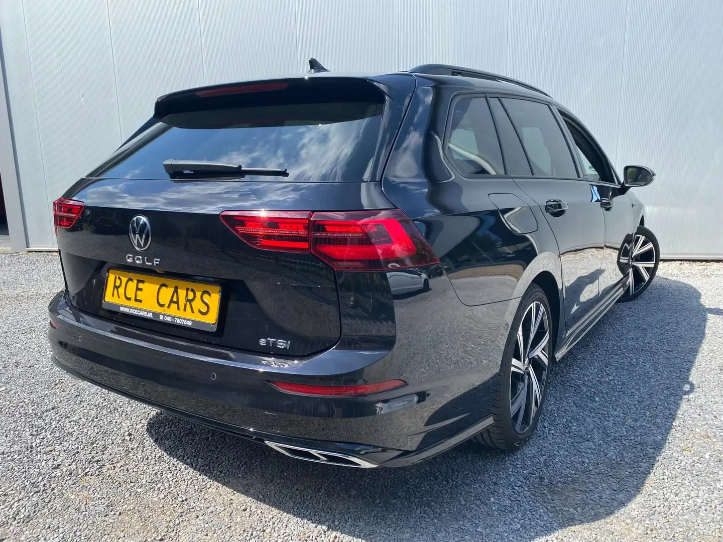 Volkswagen Golf Variant R-Line 1.5 eTSI 150 PK DSG|Panorama|LED Matrix IQ Zwart - 2