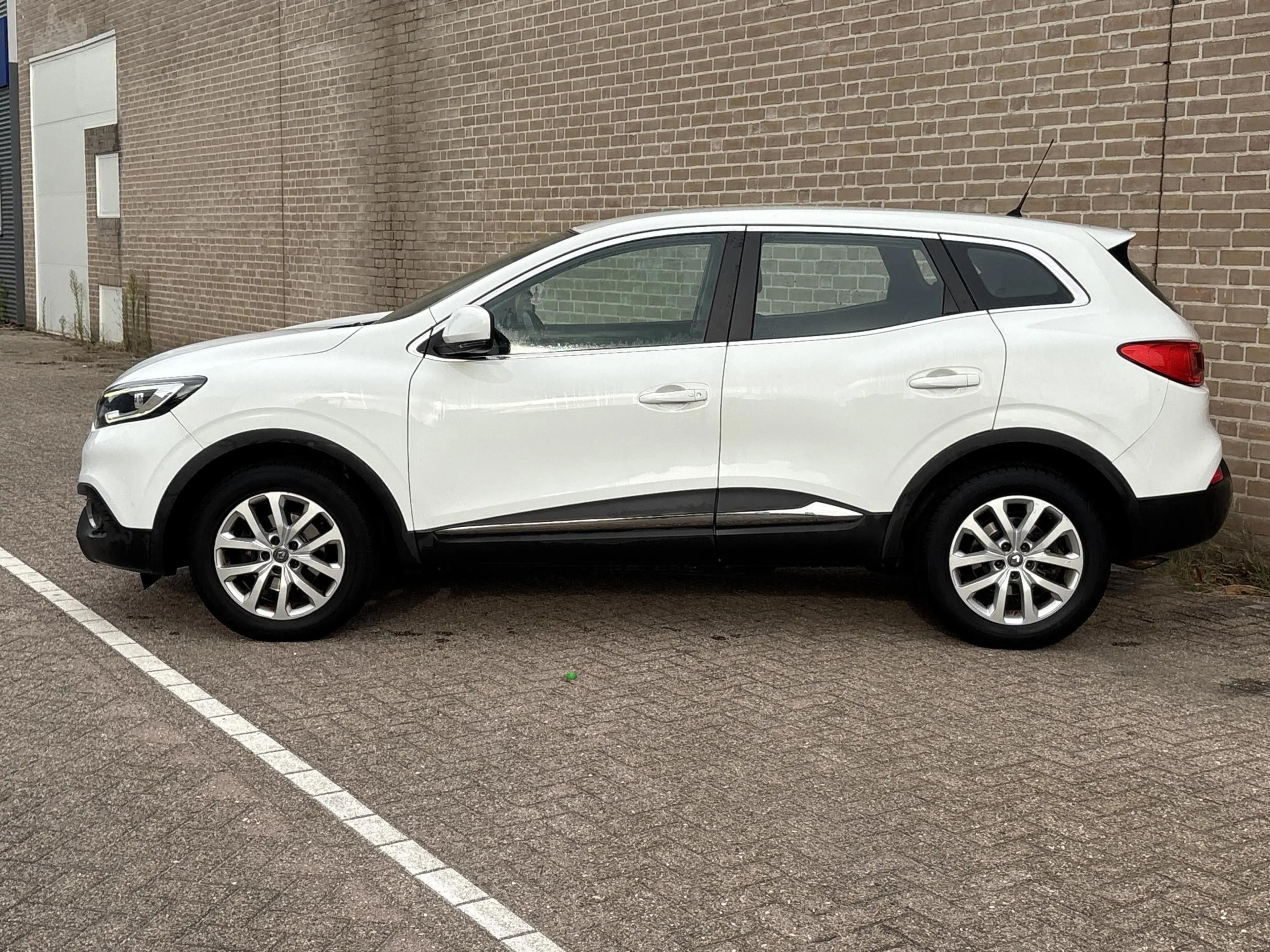 Renault Kadjar 1.2 TCe Zen | Climate | Cruise | Navi | PDC | — photo 8