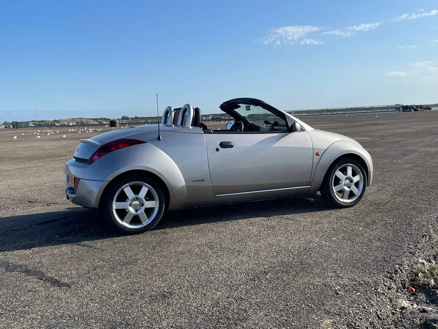 Ford Streetka Pininfanina 1.6 Silber - 2