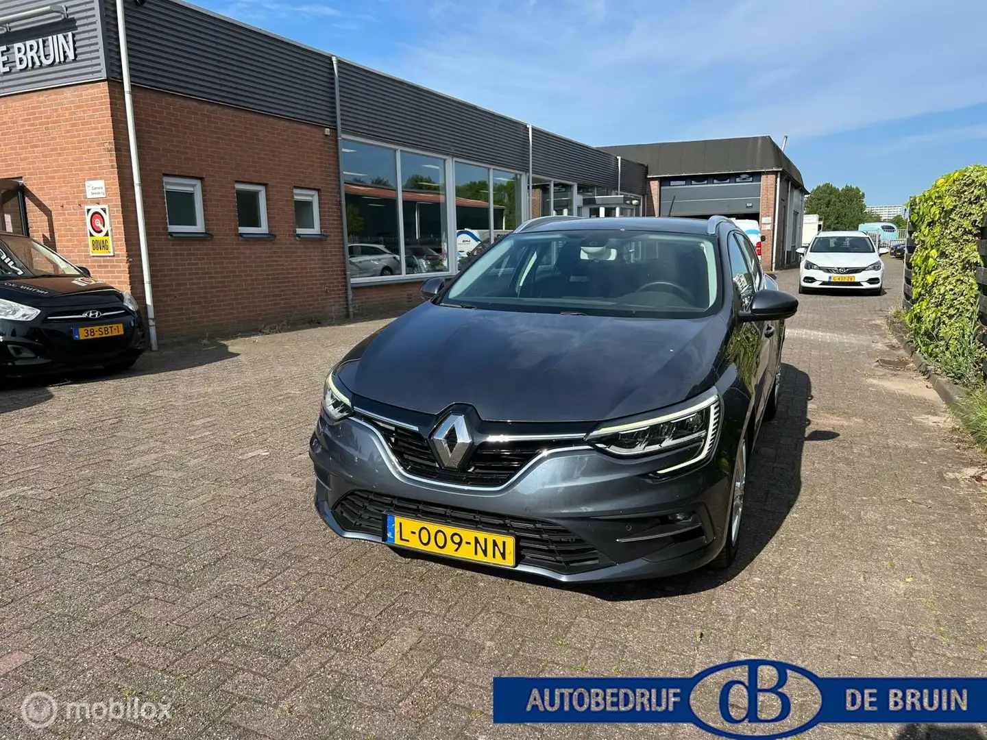 Renault Megane Estate 1.3 TCe Business Zen automaat trekhaak Gris - 2