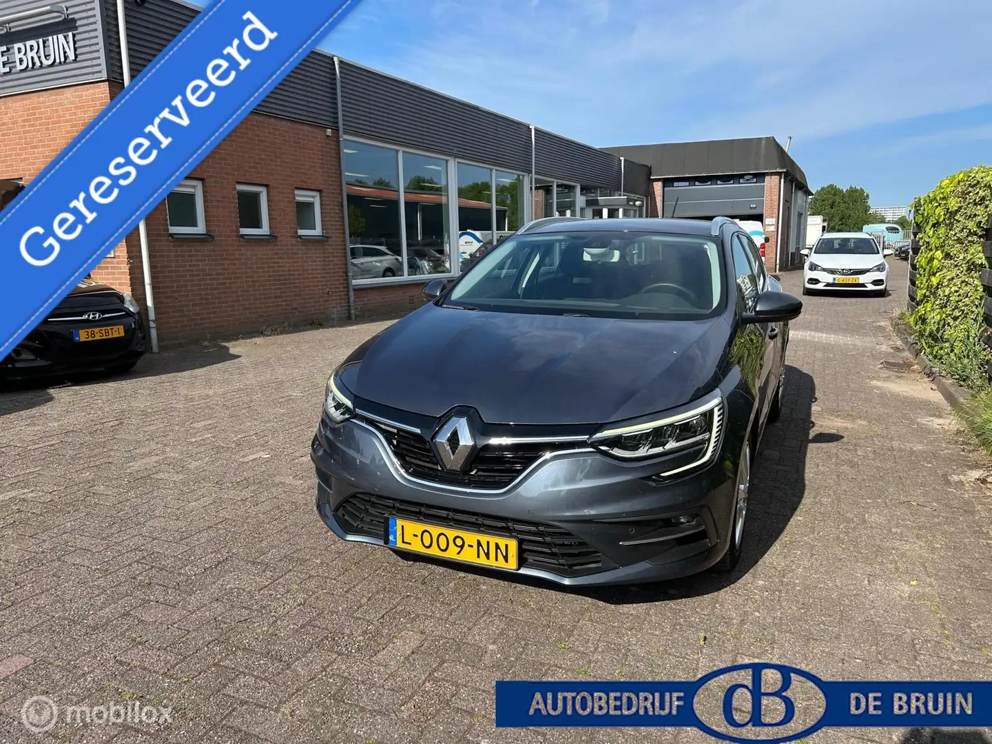 Renault Megane Estate 1.3 TCe Business Zen automaat trekhaak Grijs - 2