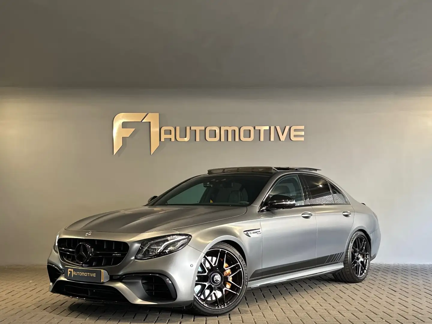Mercedes-Benz E 63 AMG S 4M+ Edition 1 Pano|Ceramic Grijs - 1