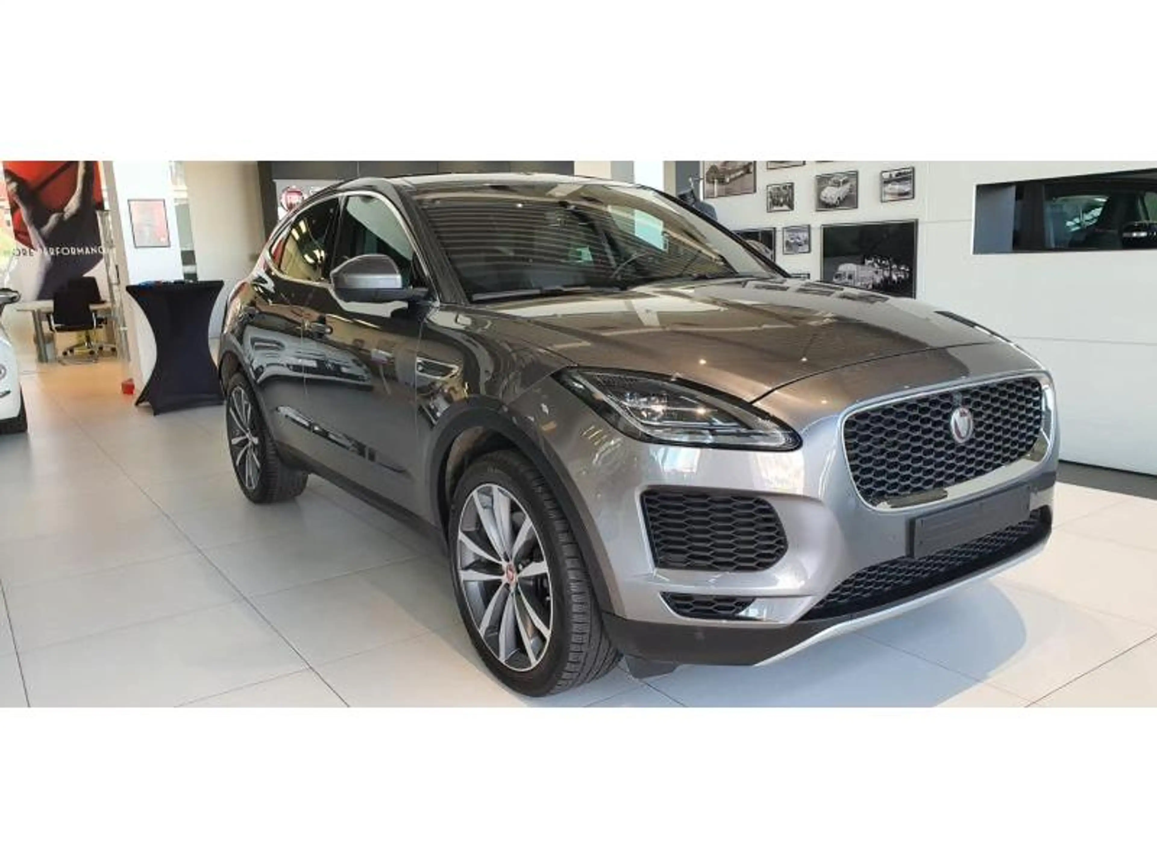 Jaguar E-Pace 502 — photo 4