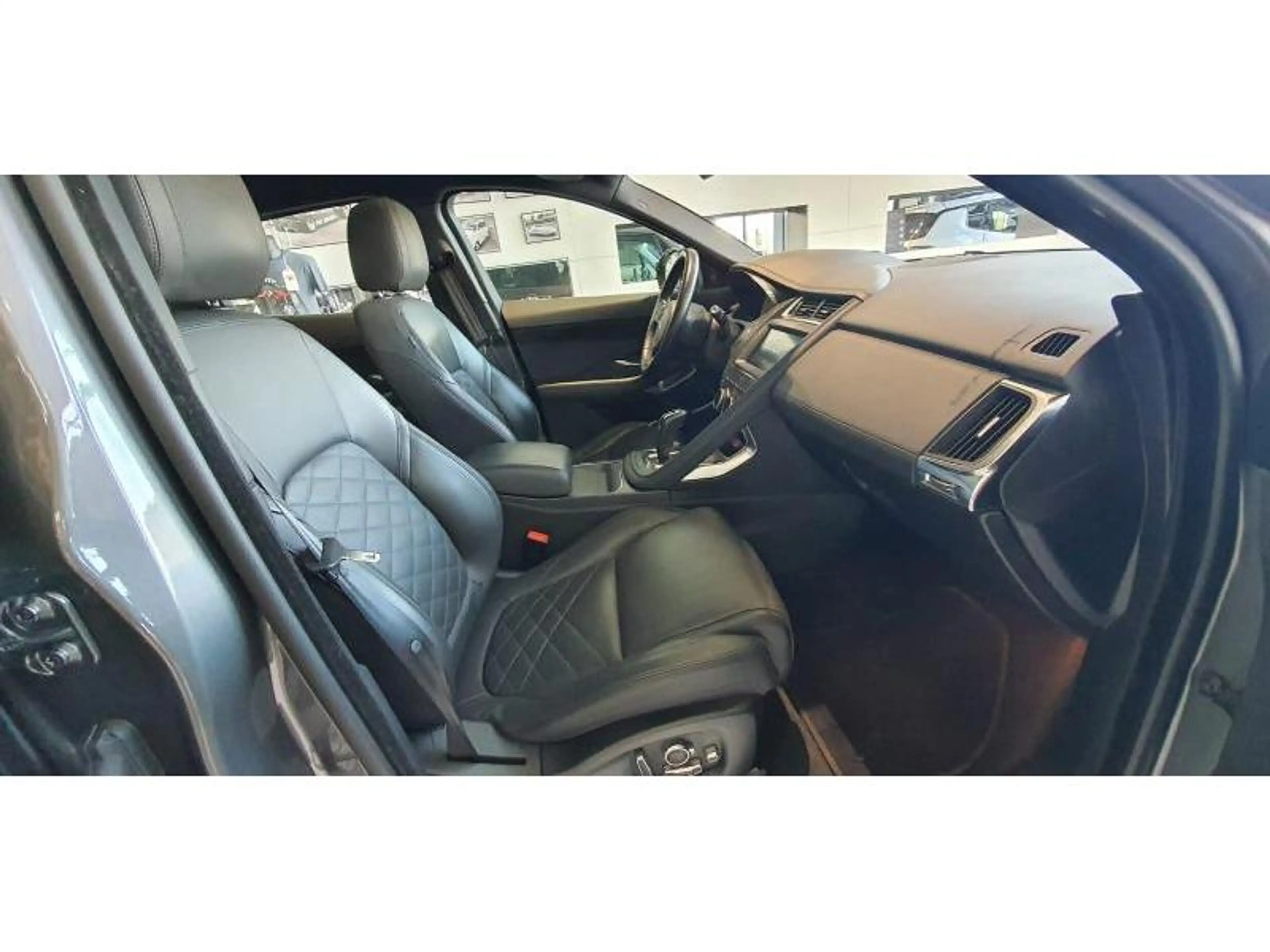 Jaguar E-Pace 502 — photo 11