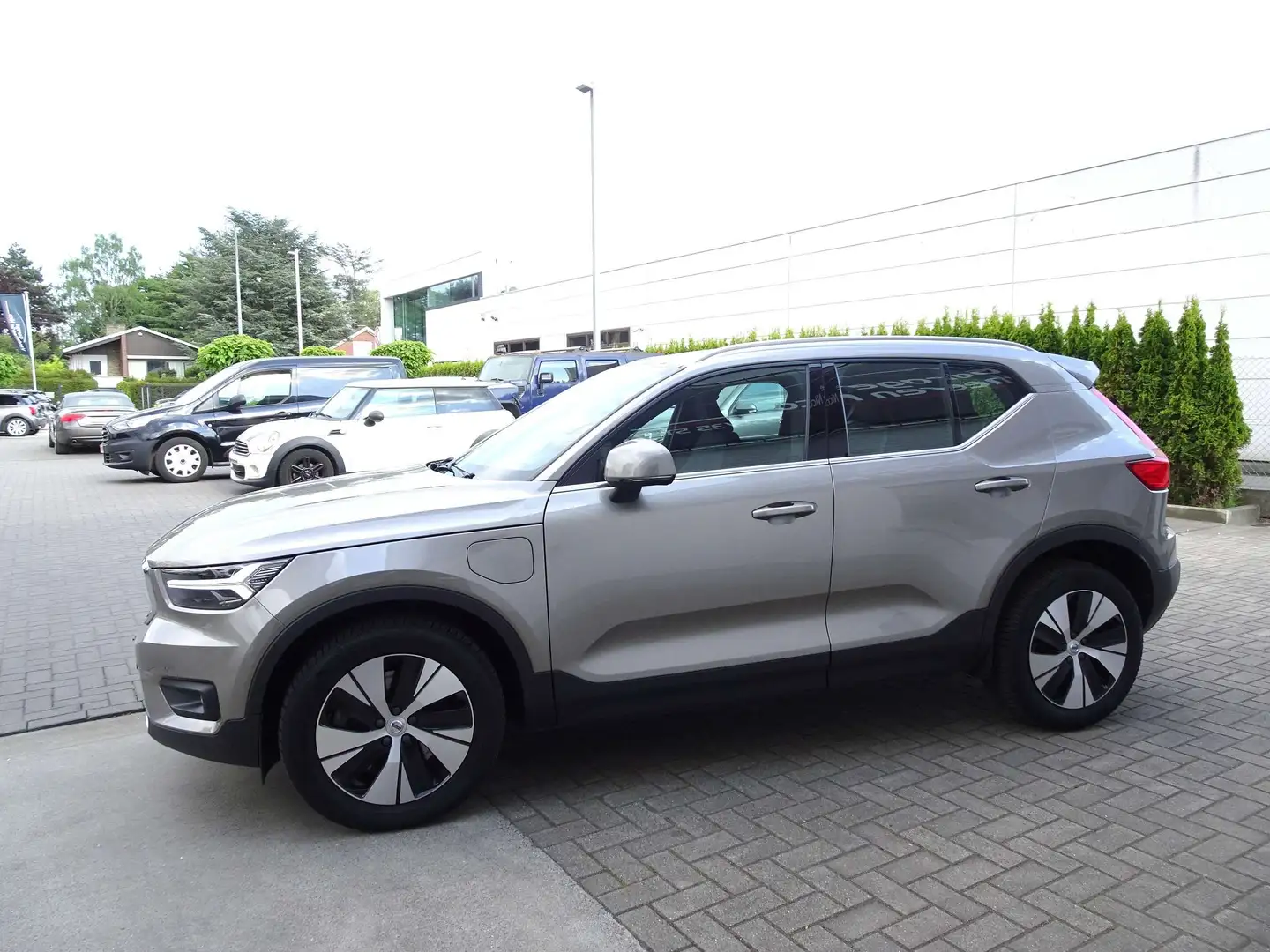 Volvo XC40 1.5T4 PHEV Inscription CARPLAY,CAMERA,FULL LED,DAB Gris - 2