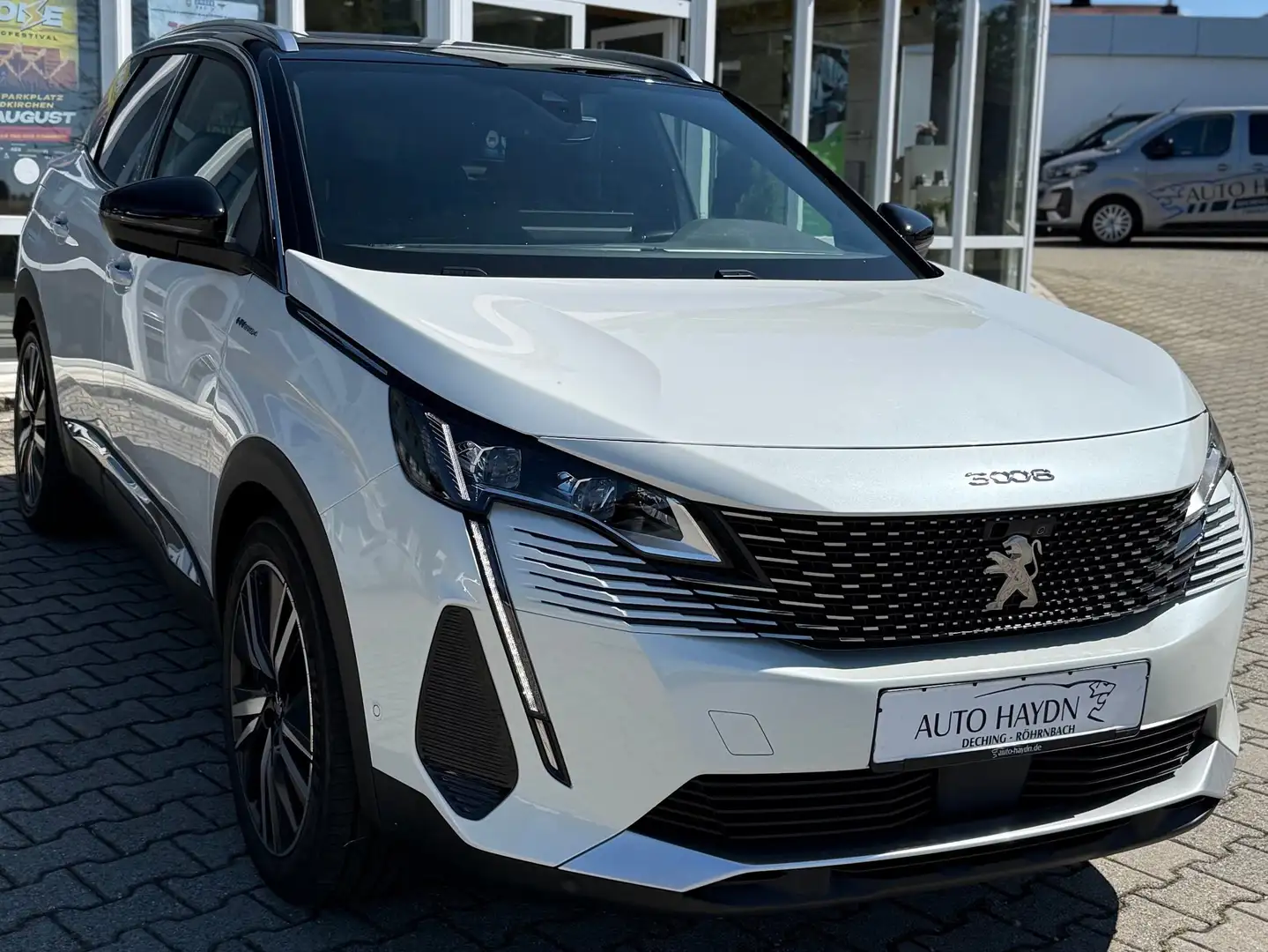 Peugeot 3008 Hybrid4 300 GT,Szhg,360°,el.Heckkl.,AHK,Pano, Blanc - 1